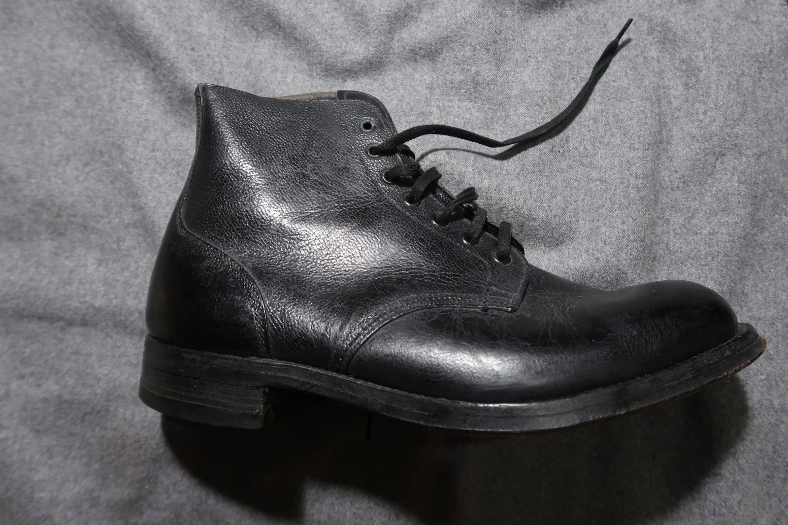 WW2 BRITISH ARMY AMMO BOOTS HOBNAILED LEATHER SOLES SIZE 9