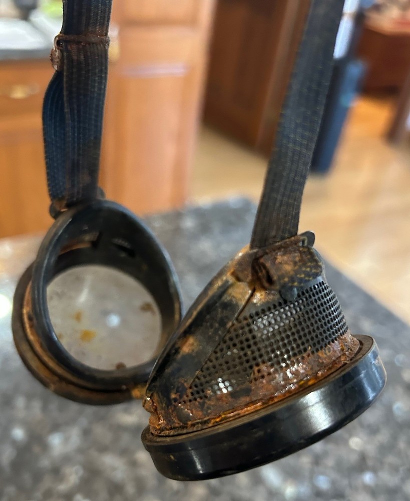 WW II ERA WELSH MANUFACTURING CO. AVIATOR MOTORCYCLE GOGGLES WITH ORIGINAL TIN