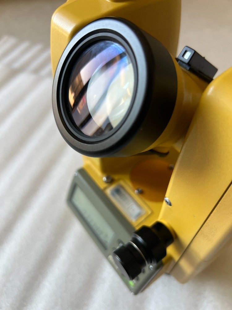 Topcon DT‑209 Digital Theodolite With Case
