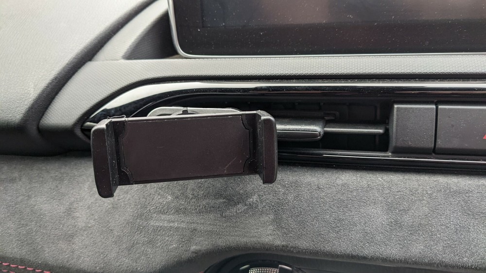 Fiat 124 Spider Vent Phone Holder