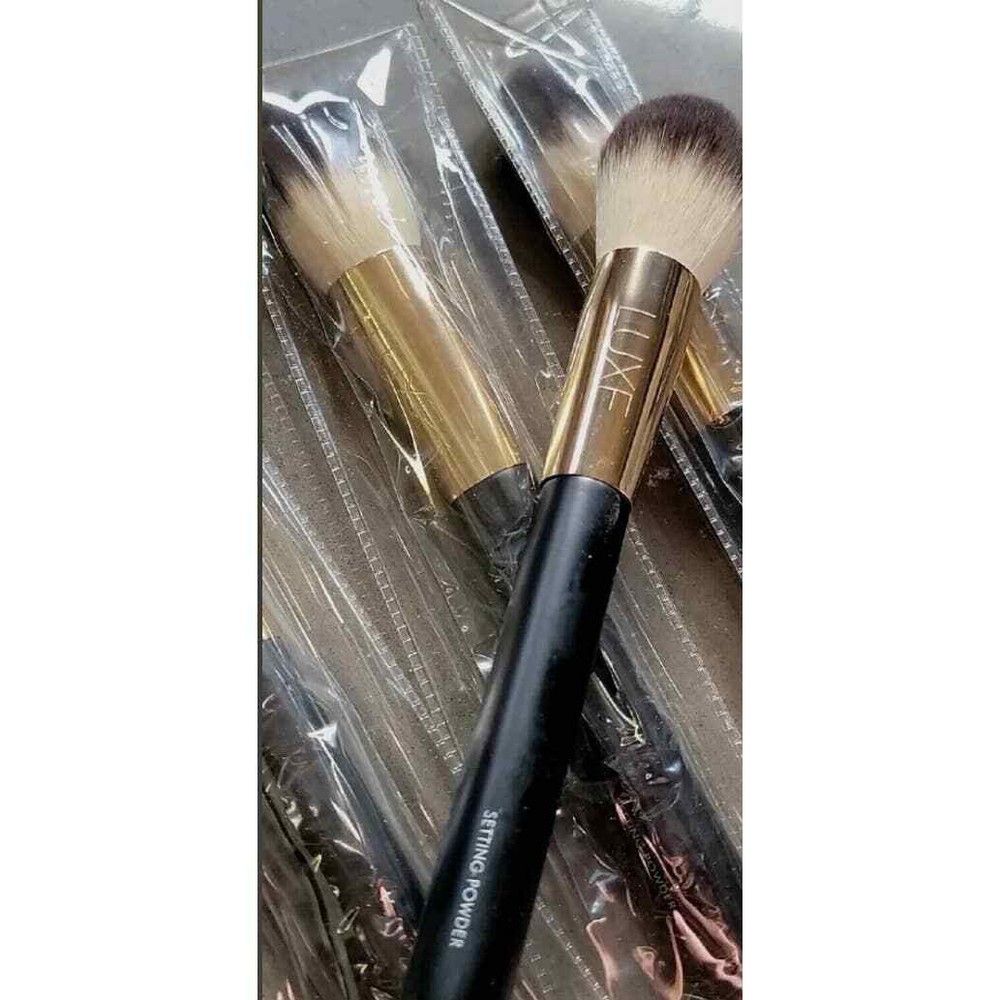 Luxe Setting Powder Brush