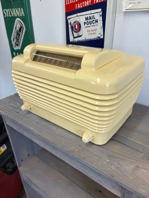 Stromberg Carlson 1500H Table Radio