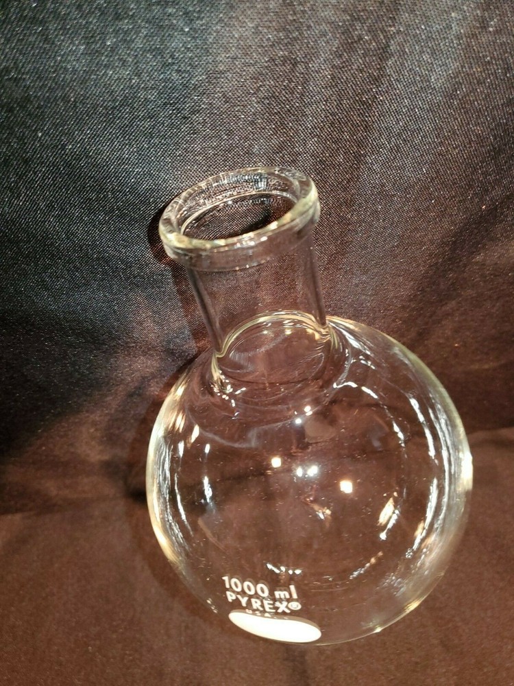 Pyrex 1,000 ml lab boiling flask