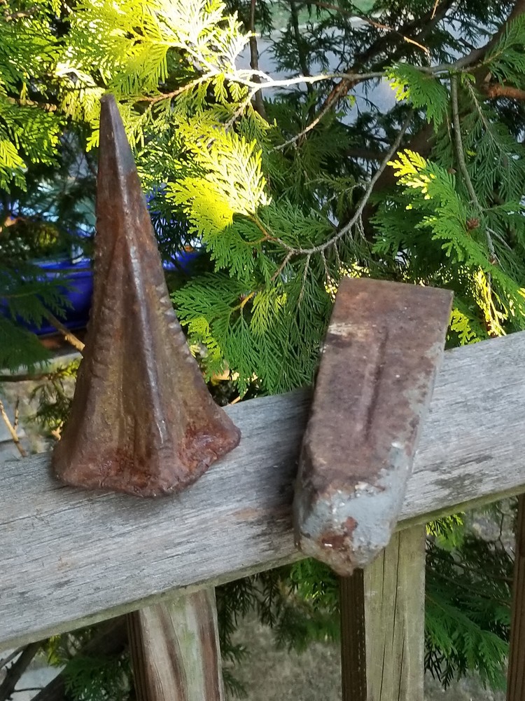 2 MANUAL WEDGE LOG SPLITTERS