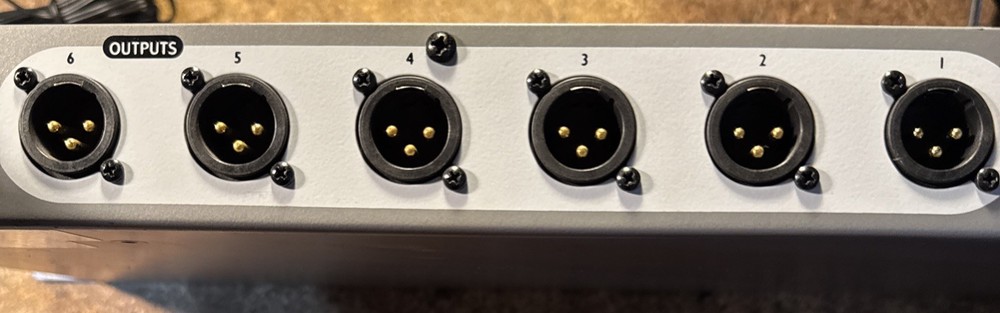 Peavey VSX 26 DSP SPEAKER CONTROLLER *Read*