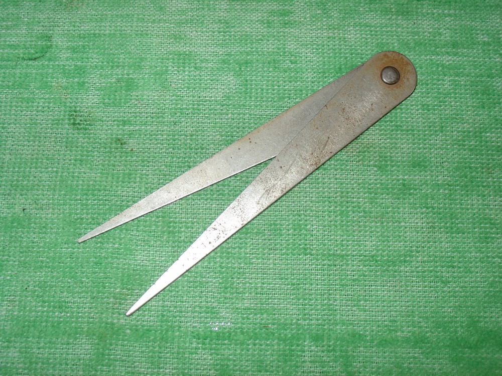 VINTAGE 4" FLAT LEG COMPASS DIVIDER CALIPER