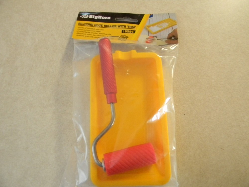 Silicone glue roller with tray