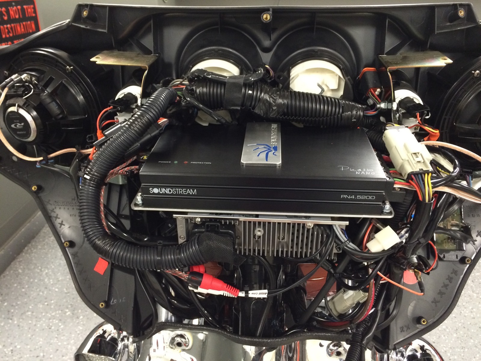 2008 - 2013 Batwing large amplifier mounting kit Harley Street Glide Diamond