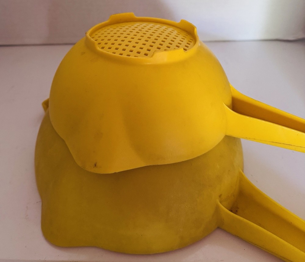 2 Tupperware Vintage Yellow Colander Strainer Set Nesting Farmhouse