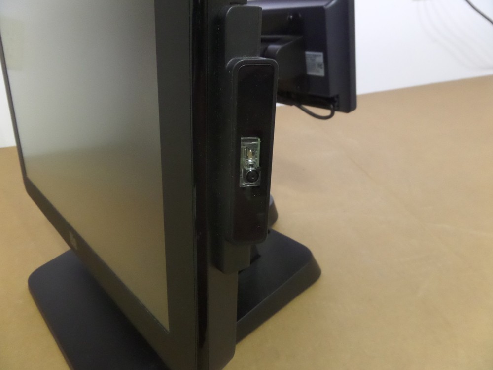 ELO TOUCH SOLUTION E135387 L17Q000106