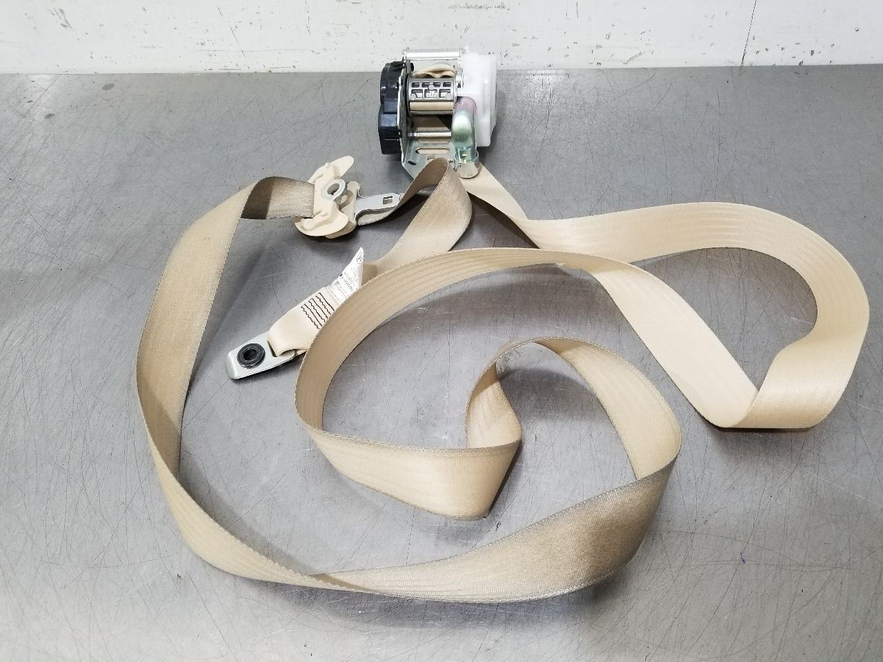 12 2012 LEXUS LS460 FRONT BUCKET SEAT BELT RETRACTOR BEIGE LEFT DRIVER