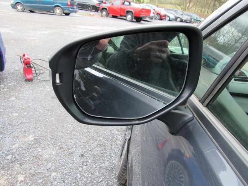 V60 2022 Glove Box 954785