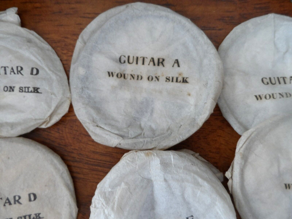 ANTIQU GUITAR STRINGS (6) D, E AND A STRINGS NICE LOT E-7