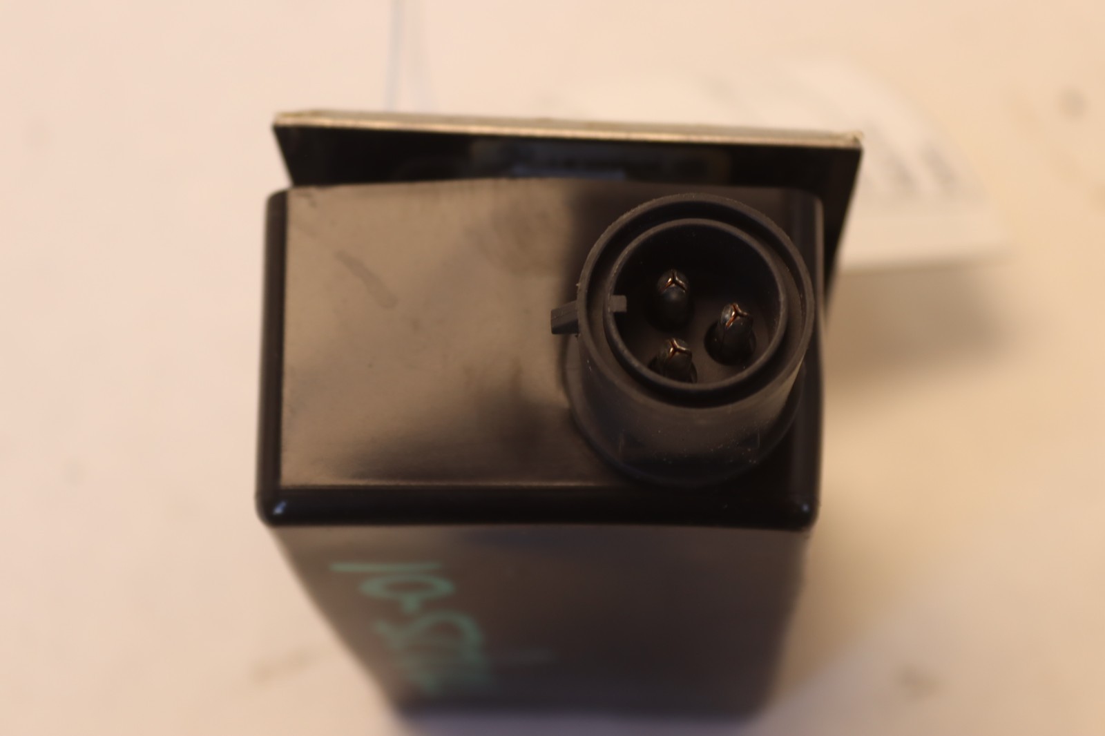 2018-2024 VOLVO VNL 760 / 860 POWER INVERTER SYSTEM RECEPTACLE BOX OEM