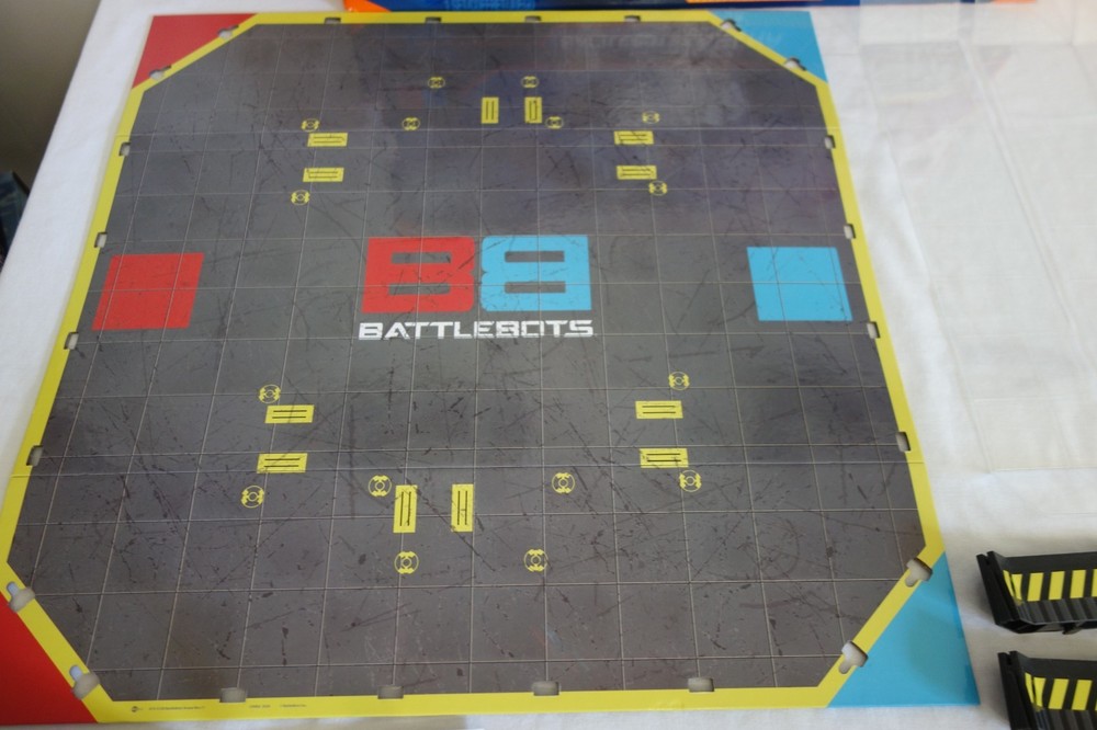 Hex Bots BattleBots Arena 4.0 Bite Force and Blacksmith Remote Control COMPLETE