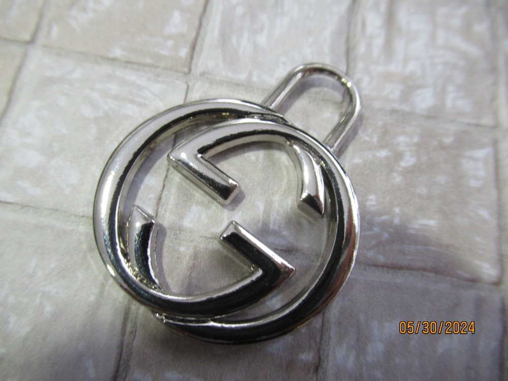 GUCCI ZIP PULL CHARM 27MM SILVER tone, METAL SO PRETTY