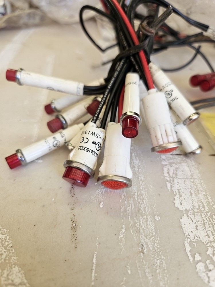 Indicator lights 125v and 250 v