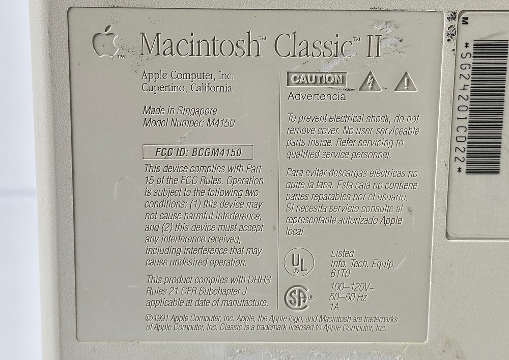 Vintage Apple M4150 MACINTOSH Classic II Computer