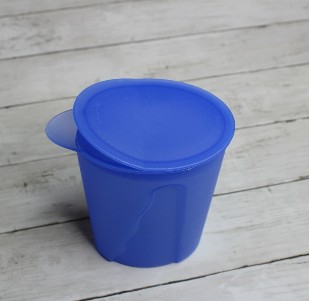 EUC Tupperware Pitcher Beverage Juice Blue