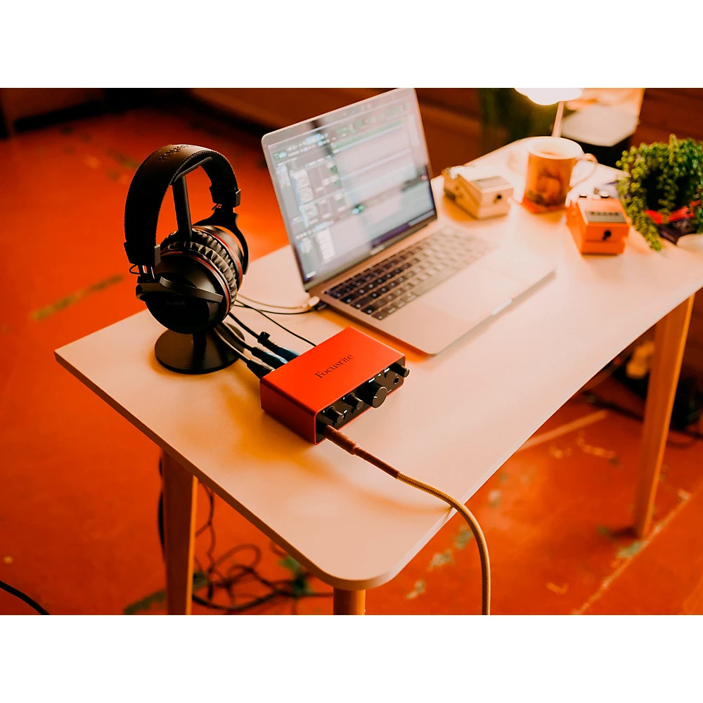 Focusrite Scarlett Solo Studio Pack (Gen 4)