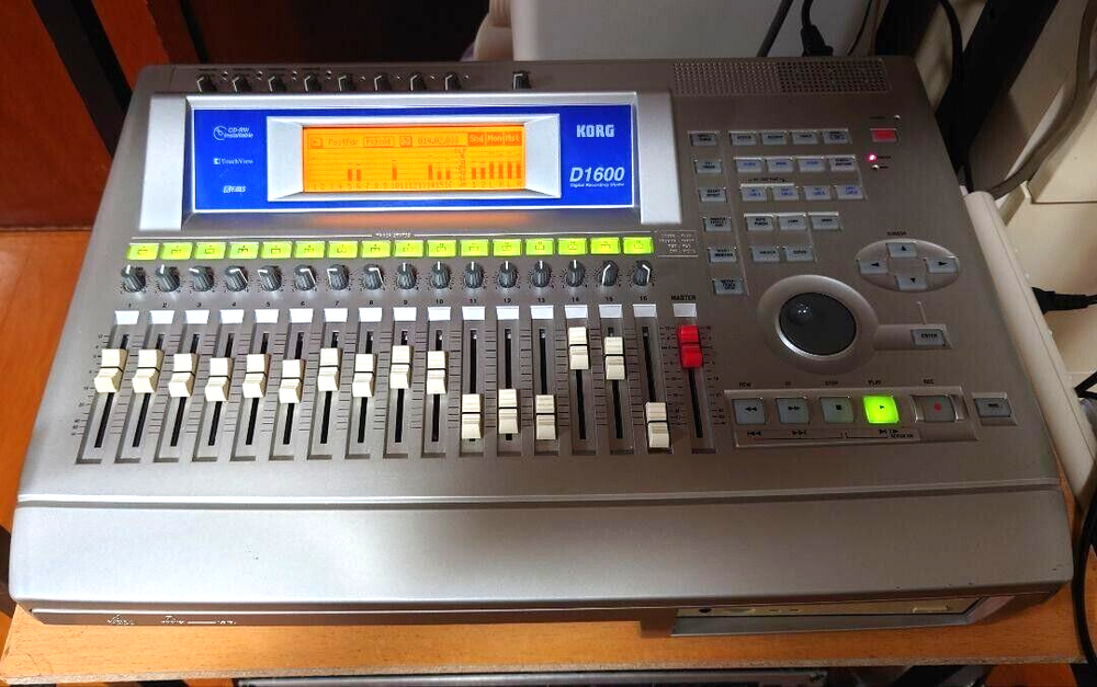 Korg D1600 Digital Recording Studio Pro Audio Equipment Multitrack 16 Track
