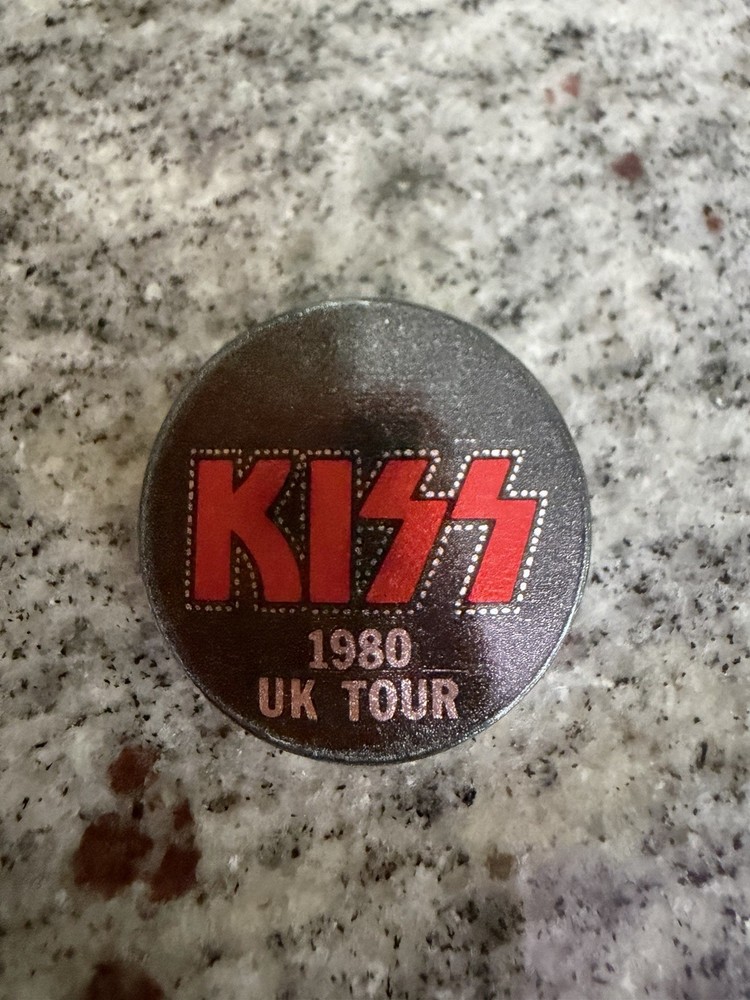 KISS 1980 UK TOUR BUTTON BADGE UK GENE PAUL ACE PETER AUCOIN VINTAGE MEGA RARE