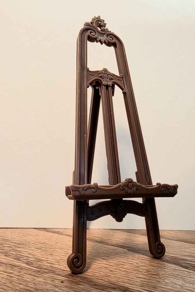 Mini Brands Masterpieces Brown Easel 1:12 Scale