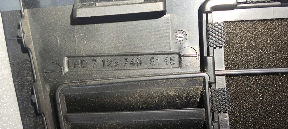 GENUINE Bmw 3 Series E90 E91 E92 E93 Dash Center Speaker Cover 51457123749