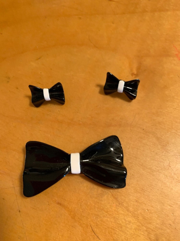 black enamel bow & post earrings W1
