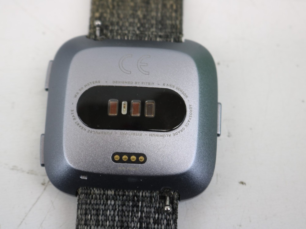 Fitbit Versa Watch FB505