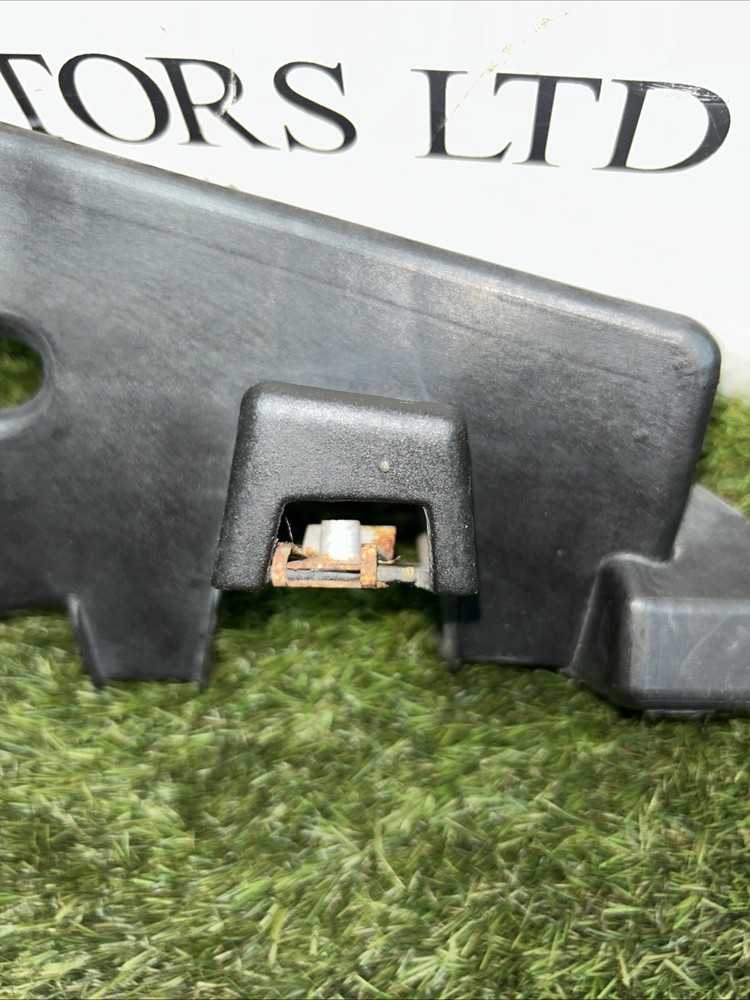 AUDI A4 B6 2003/2006 FRONT LEFT PASSENGER BUMPER BRACKET 8H0807283