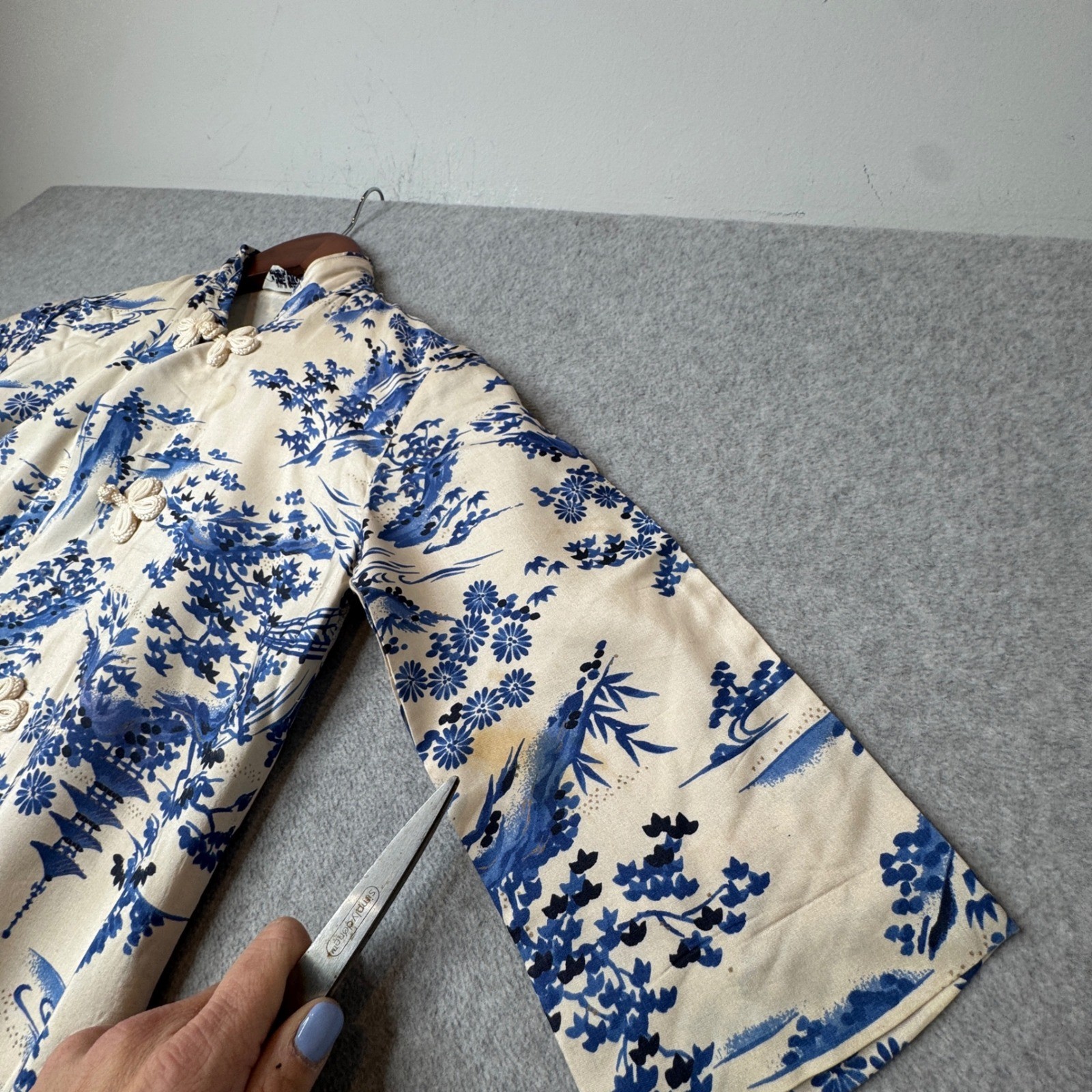 Vintage Blue & White Toile Asian Kimono Pure Silk Midi Dress Robe Frog Closures