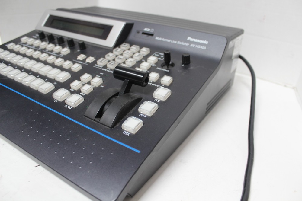 PANASONIC AV-HS400N Multi Format Live Switcher *Powers on