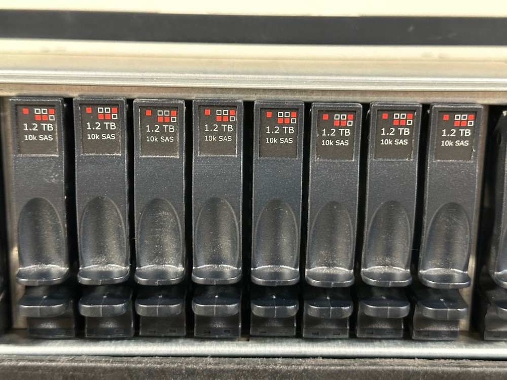 Quantum 24-bay SAS disk array w/ Dual 1-05134-01 Quantum SAS SAN Controller