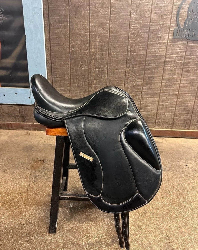 Gorgeous 18" PS Saddle