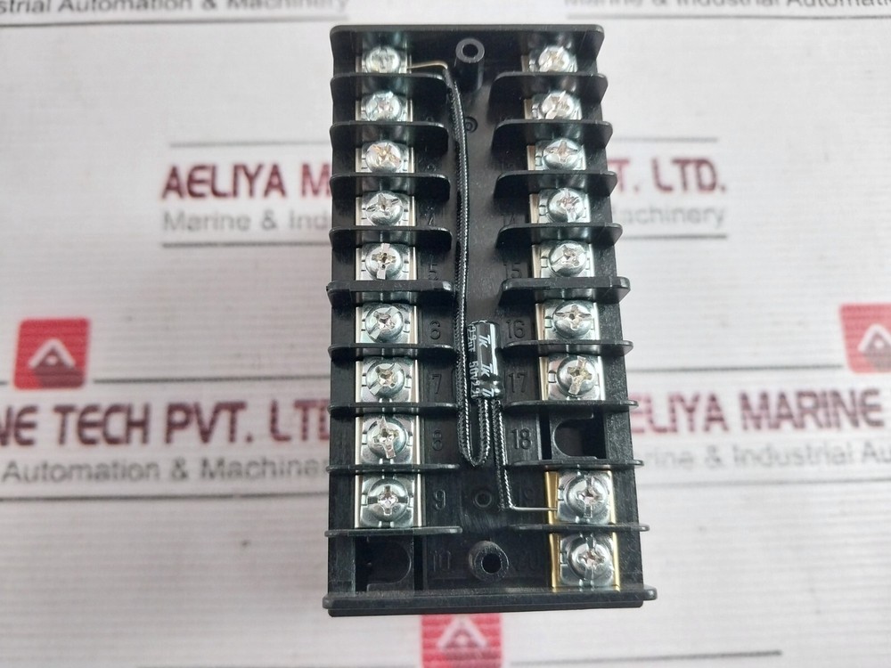 Mayekawa SHC220M Digital Temperature Controller AC85~264V 50/60Hz