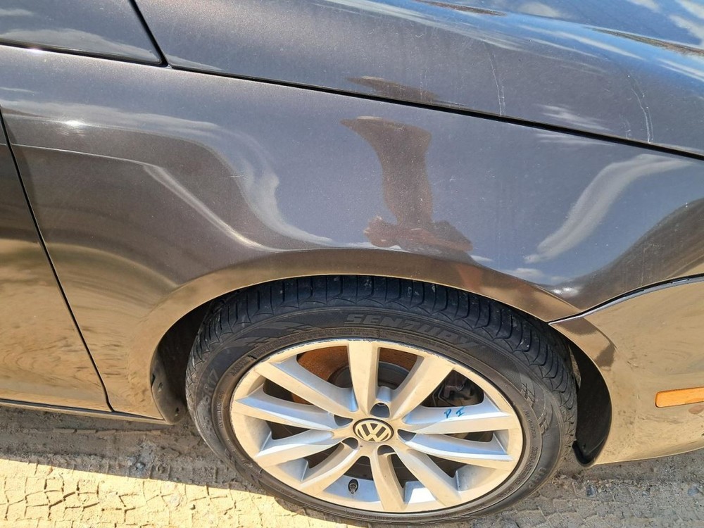 EOS 2016 Glove Box 4766611