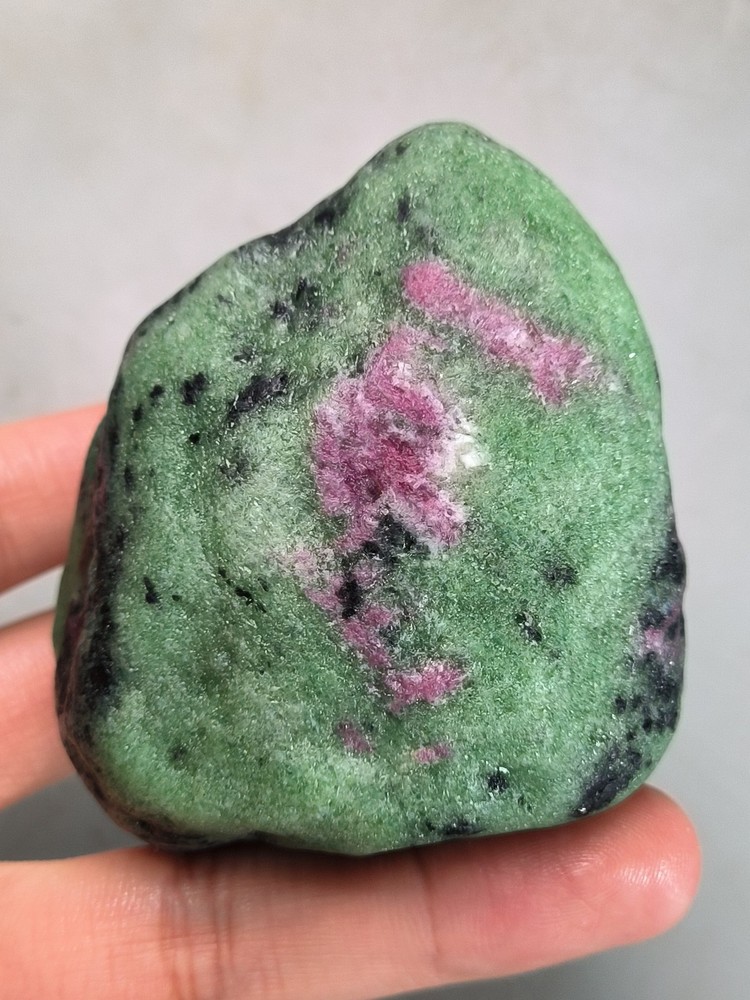 China Natural stone Ruby green handle piece