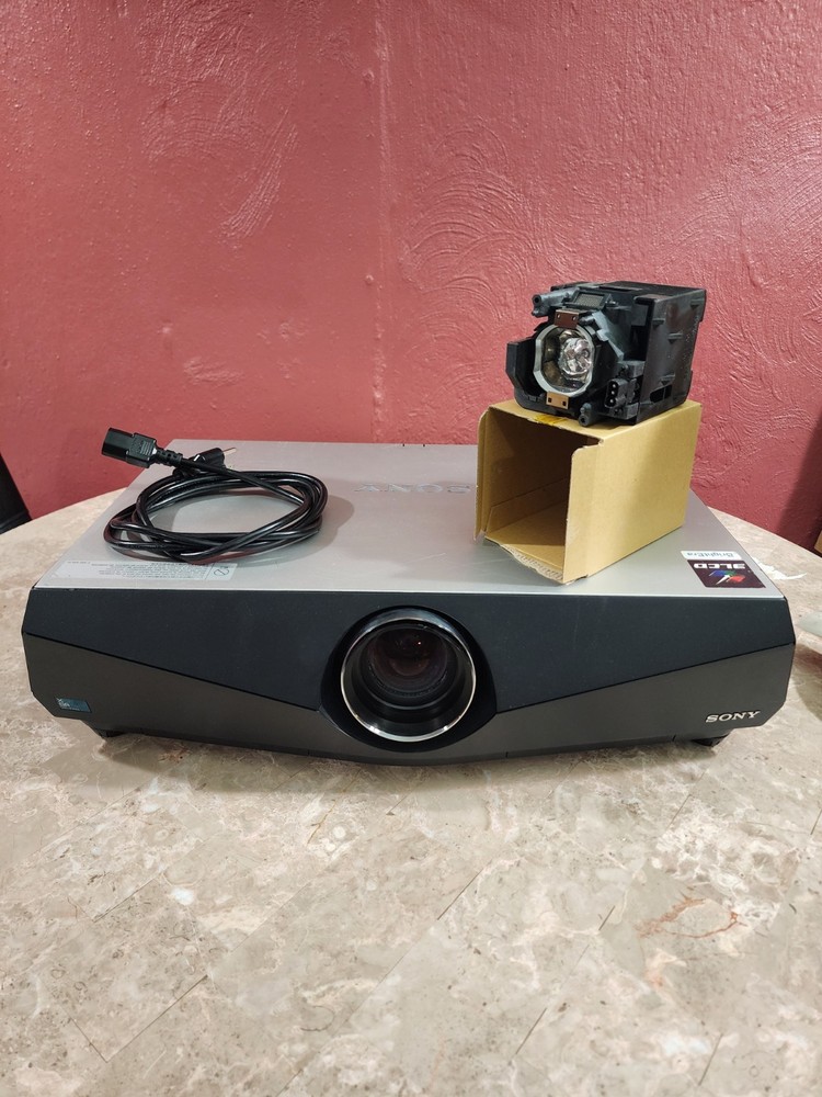 Sony VPL-FX40 Proyector plus replacement lamp no remote control Works Perfect