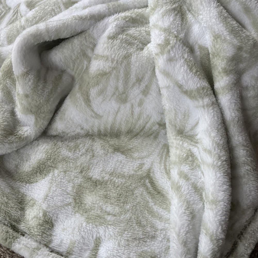 Ultra Soft Palm Leaf/Botanical 60x70” Throw