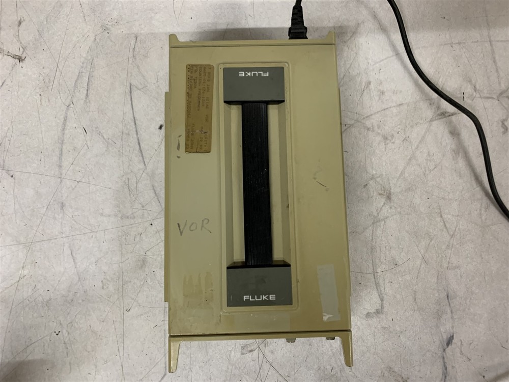 FLUKE 7250A UNIVERSAL COUNTER/TIMER