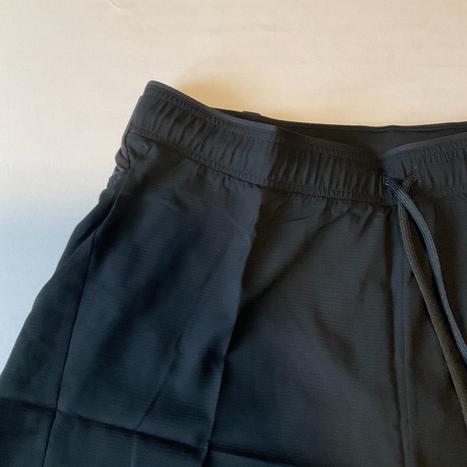 On Cloud Trail Shorts Mens Size L Black Light Weight Drawstring Stretch Waist