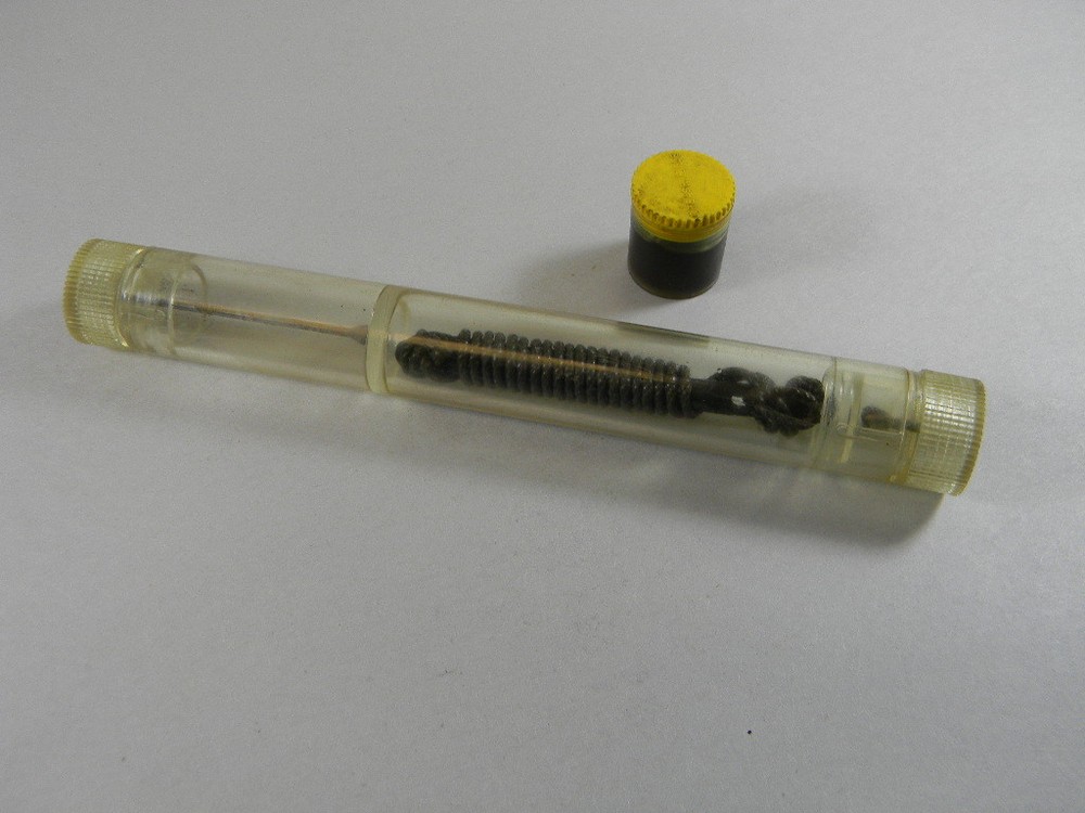 ITALIAN ARMY M1 GARAND PLASTIC OILIER WITH GREASE POT AND PULL THROUGH.