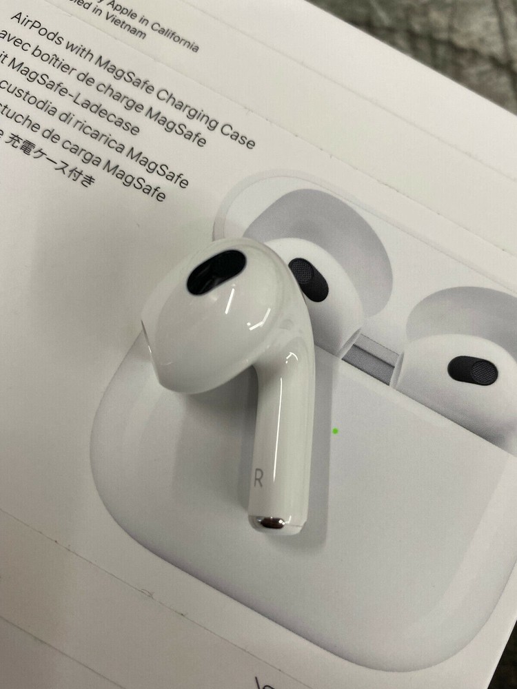 New Apple Airpods 3rd Generation RIGHT SIDE ONLY for Replacement - A2565