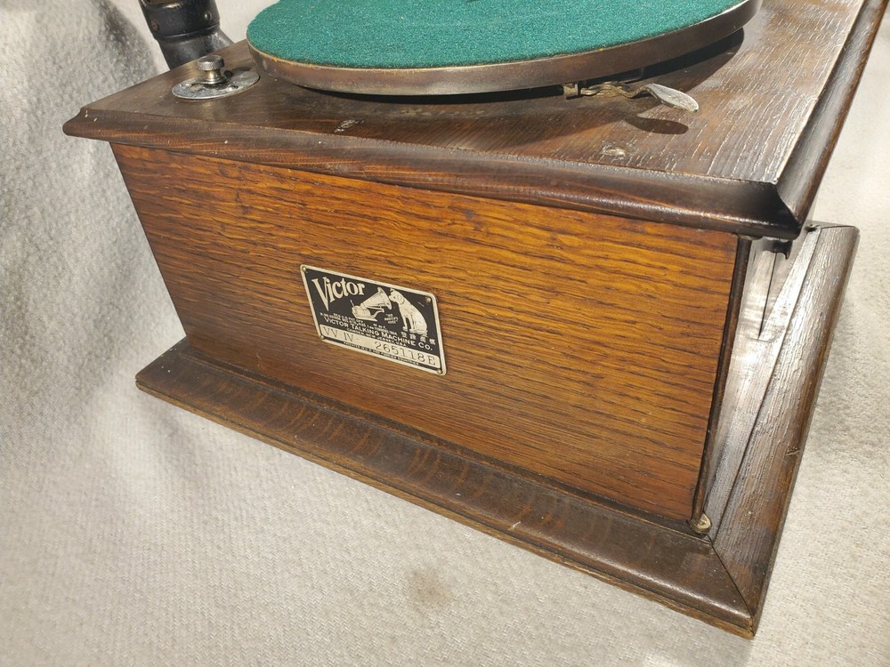 Victor Model VV IV Talking Machine Record Player Original Unrestored Condition