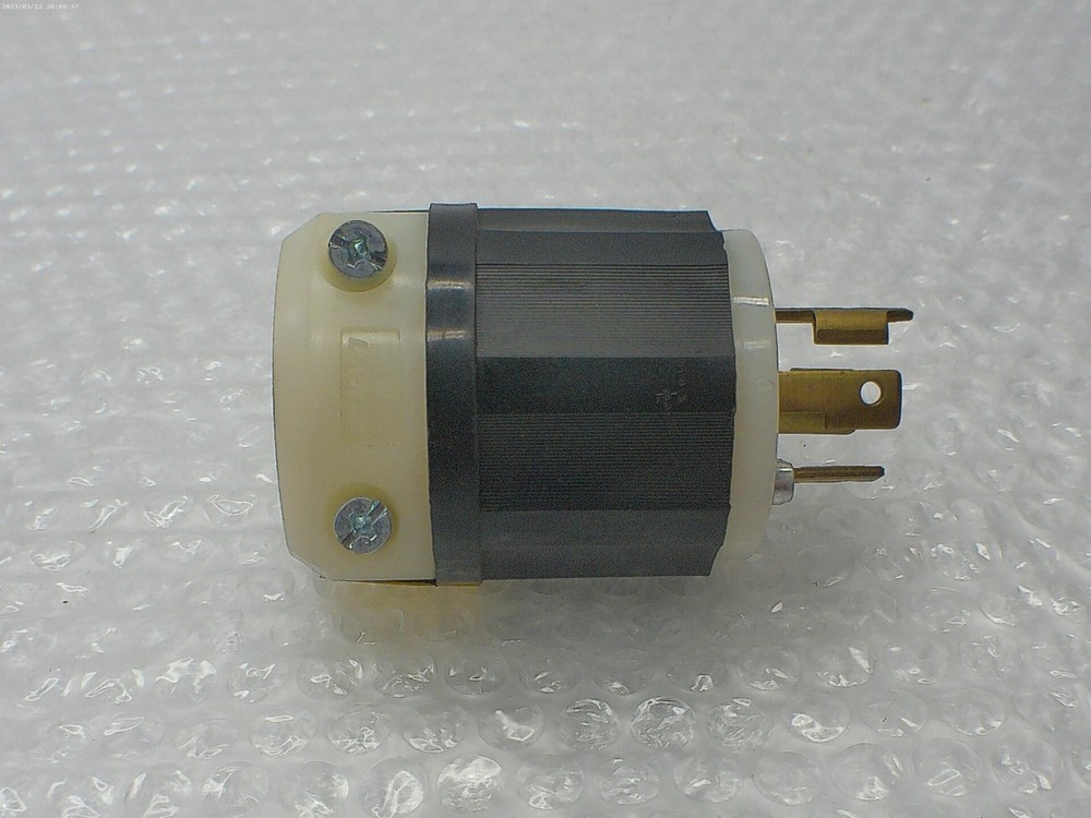 HUBBELL 2721 PLUG NSNP