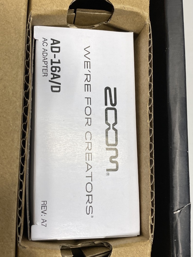 Zoom V6-SP Vocal Processor Pedal Effects - Black