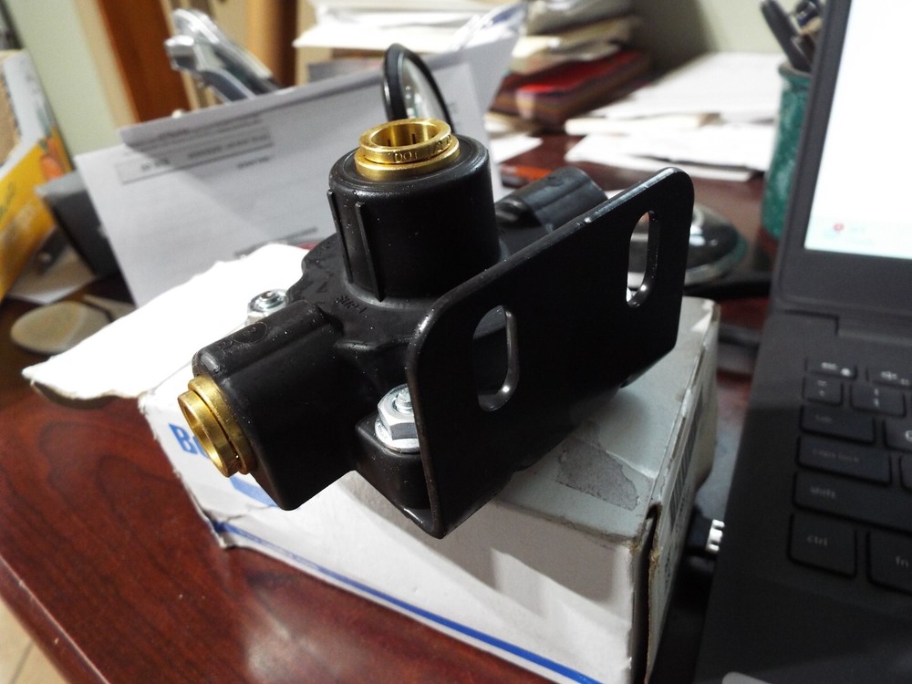 GENUINE INTERNATIONAL Bendix 3518868C2 Quick Release Valve Pushlock