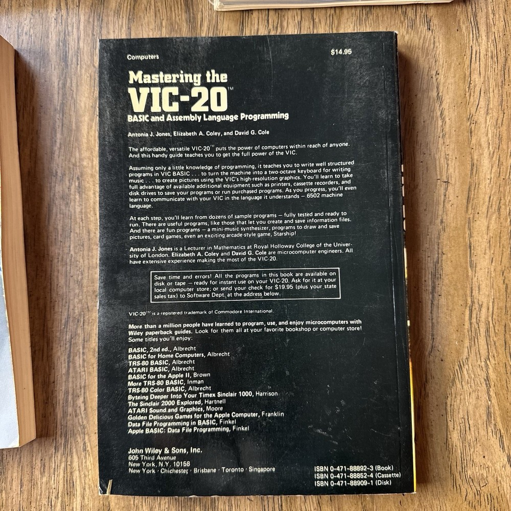 VTG Commodore VIC-20 5 Book Lot Mastering Programmer’s User Guide Compute Games