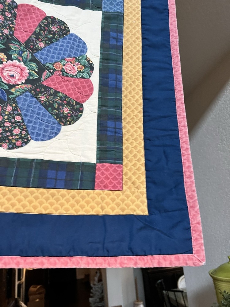 Vintage Dresden Plate Pattern Quilt 95”x95”
